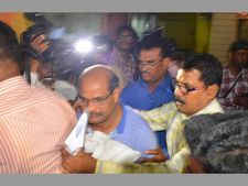 రూ.2కోట్ల లంచం: ఐ-టీ కమిషనర్, ఎస్సార్ ఎండీ అరెస్ట్, ‘రెండ్రోజుల్లో కూతురు పెళ్లి’