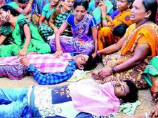 ప్రాణం తీసిన ఈత సరదా: చెరువులో మునిగి ఇద్దరు యువకుల మృతి 