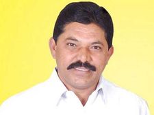 చంద్రబాబుకు షాక్: టిఆర్ఎస్ లో చేరిన రమేష్ రాథోడ్