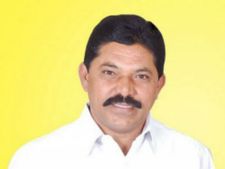 టిడిపిలో మరోవికెట్ డౌన్, టిఆర్ఎస్ లోకి రమేష్ రాథోడ్?