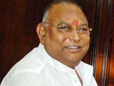 సంచలనం: ఎంపీ పదవికి రాజీనామా చేస్తానంటూ చంద్రబాబుకు రాయపాటి లేఖ