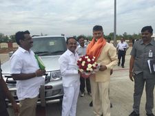 అమరావతి మారిపోయింది: టీ మంత్రి ఈటెల, ఏపీ మంత్రులకు పెళ్లి పిలుపు