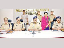 పరాయిదేశంలో చిత్రహింసలు: ఏపీ మహిళను కాపాడిన వరంగల్ పోలీసులు