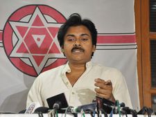 పవన్ కు షాక్: 'రాయలసీమ నుండి పోటీచేసేందుకు ఏ అర్హత ఉంది'?