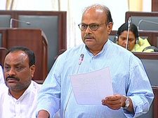యనమల షాక్: 'అమరావతిపై కుట్ర, వరల్డ్ బ్యాంకుకు వైసిపి మెయిల్స్'