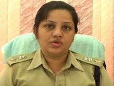 జైల్లో శశికళ ఎఫెక్ట్: బదిలి, ఎక్కడ న్యాయం ఉంటుందో అక్కడ బెదిరింపులు: డీఐజీ రూప ! 