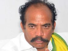 లైన్ కట్టి మద్యం కొంటున్నప్పుడు, తప్పేంటి: ఏపీ మంత్రి సంచలనం