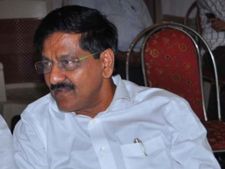 పూరీలో పురుగులు: ఆ ఫుడ్ చూసి షాక్ తిన్న టీడీపీ ఎమ్మెల్యే, హోటల్‌పై ఫిర్యాదు