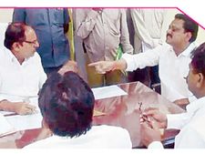 ఖమ్మం ‘కారు’ పోరు: మేయర్‌, ఉప మేయర్‌ మధ్య వాగ్వాదం