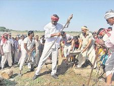  మిషన్ కాకతీయ ఎఫెక్ట్: నల్గొండలో వెనుకబాటు.. నత్తనడకన పనులు