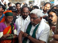 కెసిఆర్ ఇలాకాలో కోదండరామ్: కోట బద్దలు కొడ్తారా?