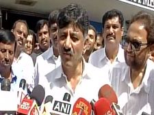మోడీ దెబ్బ: ఐటీ శాఖ విచారణ, మంత్రి డీకే శివకుమార్ ఏం చెప్పారంటే ? 