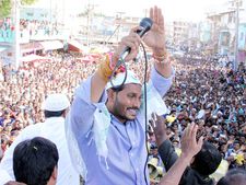 బాబులో వణుకు అందుకే, బంగాళాఖాతంలోనే: నంద్యాల ప్రజలపై జగన్ 