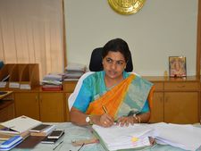 ముక్కుసూటితనంతోనే మంట: ప్రజాప్రతినిధులతో ఢీ, భాగ్యనగరానికి బదిలీ