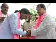 కెసిఆర్‌కు షాక్: ఆలోగా బిజెపిలోకి డి శ్రీనివాస్ తనయుడు అరవింద్
