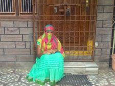 ఏడాదిపాటు చనువుగా తిరిగి పెళ్లంటే..: ప్రియుడి ఇంటి ముందు మోడల్ ధర్నా