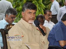 చంద్రబాబు నివాసం వద్ద మహిళల హంగామా, భద్రతా సిబ్బంది బెంబేలు