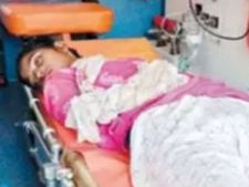 బైక్ నుంచి దూకేసి యువతి మృతి: ప్రియుడు నోరు విప్పితేనే..!