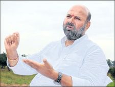 'కలెక్టర్ ఏదో మనసులో పెట్టుకొని మాట్లాడుతుంది, కెసిఆర్‌కు వివరణ ఇస్తా'