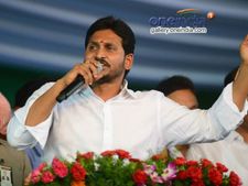 అడక్కపోయినా: జగన్‌ను అలా దెబ్బతీసేందుకు 'పులివెందుల' ప్లాన్