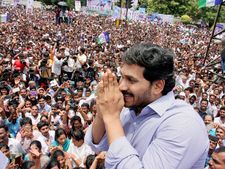 'జగన్‌ను నమ్ముకుంటే బతుకు బస్టాండ్, టిడిపితో టచ్‌లో 30 మంది ఎమ్మెల్యేలు'