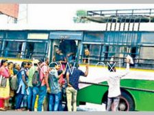 బస్సులు రాక గ్రామాల్లో పెరిగిన ప్రజల ఇక్కట్లు 