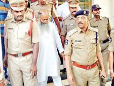 మోసం: అగ్రిగోల్డ్ చైర్మన్‌కు మూడేళ్ల జైలు శిక్ష