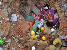 బెంగళూరులో గ్యాస్ సిలిండర్ పేలుడు, ఇంటి యజమాని అరెస్టు, అనుమతి లేదు, ఇల్లు కట్టాడు!