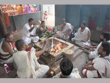 దిగ్విజయం: చంద్రబాబు పేరిట గుంటూరులో ప్రత్యేక హోమాలు