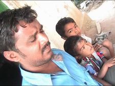 కళ్లు లేకున్నా కట్టెలు కొట్టి, ఇంటిపనులు చేసి, చిరు బండారాలు అమ్ముతూ..