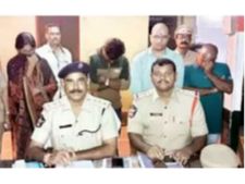 అంగన్‌వాడీ  టీచర్‌నని చెప్పి.. అద్దె ఇంట్లో వ్యభిచారం..