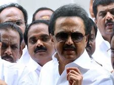 స్టాలిన్, 21 మంది ఎమ్మెల్యేలకు కాస్త ఊరట: అంత వరకు వద్దని చెప్పిన హై కోర్టు, గుట్కా కేసు !  