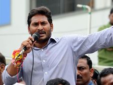 ఏడాదిలో ఓ మంచి అన్నయ్య ముఖ్యమంత్రిగా కూర్చుంటారు: జగన్
