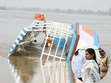 పడవ ప్రమాదంపై వారెలా బాధ్యులు: అఖిల వైపు వేళ్లు! ఆ కీలక వ్యక్తిని కాపాడుతున్నారా?