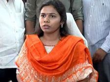 దొంగచాటుగా బోట్ నడిపారు, విమర్శించడం తేలిక: వైసీపీపై అఖిలప్రియ