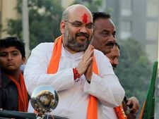 బెంగళూరులో బీజేపీ ర్యాలీ, వేల సంఖ్యలో వాహనాలు: అమిత్ షాకు ట్రాఫిక్ సెగ, అంబులెన్స్ లు ! 