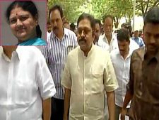  ప్రధాని మోడీ దెబ్బ: బెంగళూరు సెంట్రల్ జైల్లో శశికళతో టీటీవీ దినకరన్ భేటీ, ఏం చెయ్యాలి ! 