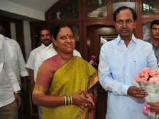 కేసీఆర్‌కు షాక్, అల్టిమేటం: కాంగ్రెస్‌లోకి కొండా సురేఖ? వాటి కోసం పట్టు