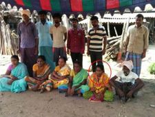 కులం తక్కువని!: భార్యను గెంటేసిన భర్త.. ఇంటిముందు యువతి ఆందోళన..