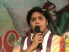 ప్రోటోకాల్ వివాదం: వేదికపై ఏడ్చిన రాజమండ్రి మేయర్,షాకిచ్చిన గోరంట్ల