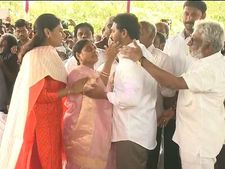 2పేజీల మేనిఫెస్టో, 2024లో ప్రజలముందుకు: బాబుపై జగన్ నిప్పులు, షర్మిల ఆప్యాయంగా