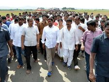 జగన్ సీఎం కావాలని: కడపలో యువకుడి ఆత్మహత్య.. పాదయాత్రకూ వచ్చాడు!