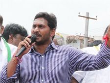  కోర్టుకు వెళ్లేందుకు జగన్ కారు ఎక్కితే పాదయాత్ర ఆగినట్లే: టిడిపి నేత ట్విస్ట్