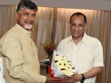 'డీజీపీ'పై బాబు పంతం: కేంద్రంపై అసంతృప్తి, పోలీస్ యాక్ట్ సవరణ ఆర్డినెన్స్‌కు గవర్నర్ ఆమోదం