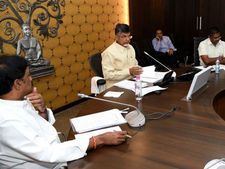వైసీపీ నుంచి వస్తారు అంతే, కొట్టుకుంటారా: పార్టీ నేతలపై ఆగ్రహం
