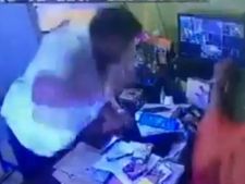 జేడీఎస్ లీడర్ అరాచకం: లేడీ హెచ్ఎంను బెల్ట్‌తో చావబాదాడు