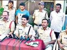 మంత్రి కుమారుడినంటూ లక్షలు కాజేశాడు: చివరికి చిక్కాడిలా!