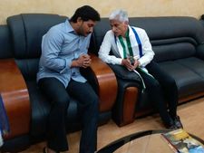 సీఎం జిల్లాలో కాబట్టి: జగన్ యాత్రపై విజయసాయి, ఫస్ట్ తెలుసుకో.. పరిటాల సునీత ఆగ్రహం