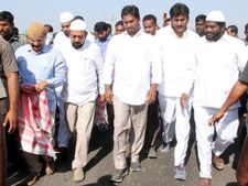 సిఎం సొంత జిల్లాలో ప్రవేశించిన జగన్ ప్రజాసంకల్పయాత్ర....ఎలా సాగుతుందో?...సర్వత్రా ఆసక్తి