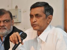 భారత ప్రజాస్వామ్యం మేడిపండు లాంటిది: జెపి ఆవేదన